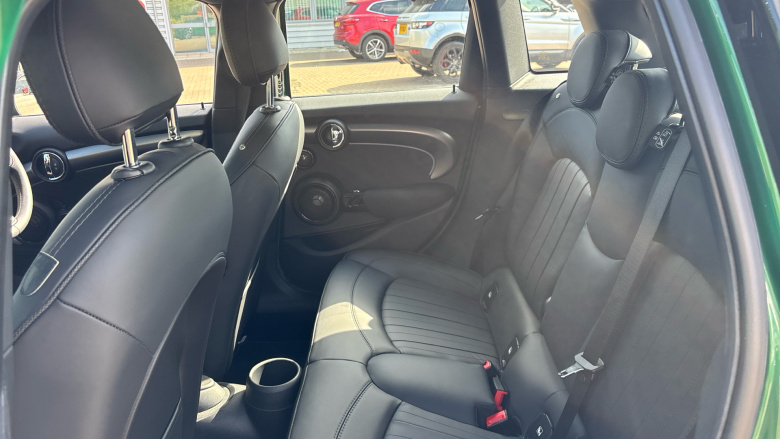 MINI Hatchback 1.5 Cooper Exclusive 5dr Auto Petrol Hatchback